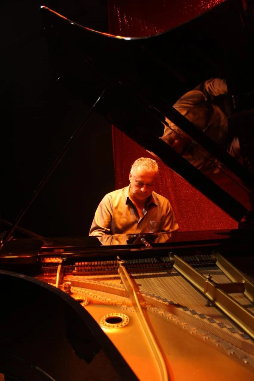 Roberto Trujillo, Piano